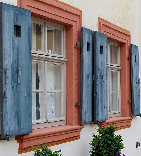 Peinture sur volets en bois