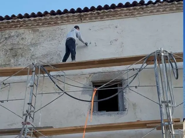 À Tinqueux, peindre sur des supports anciens déjà repris plusieurs fois – S.k peinture
